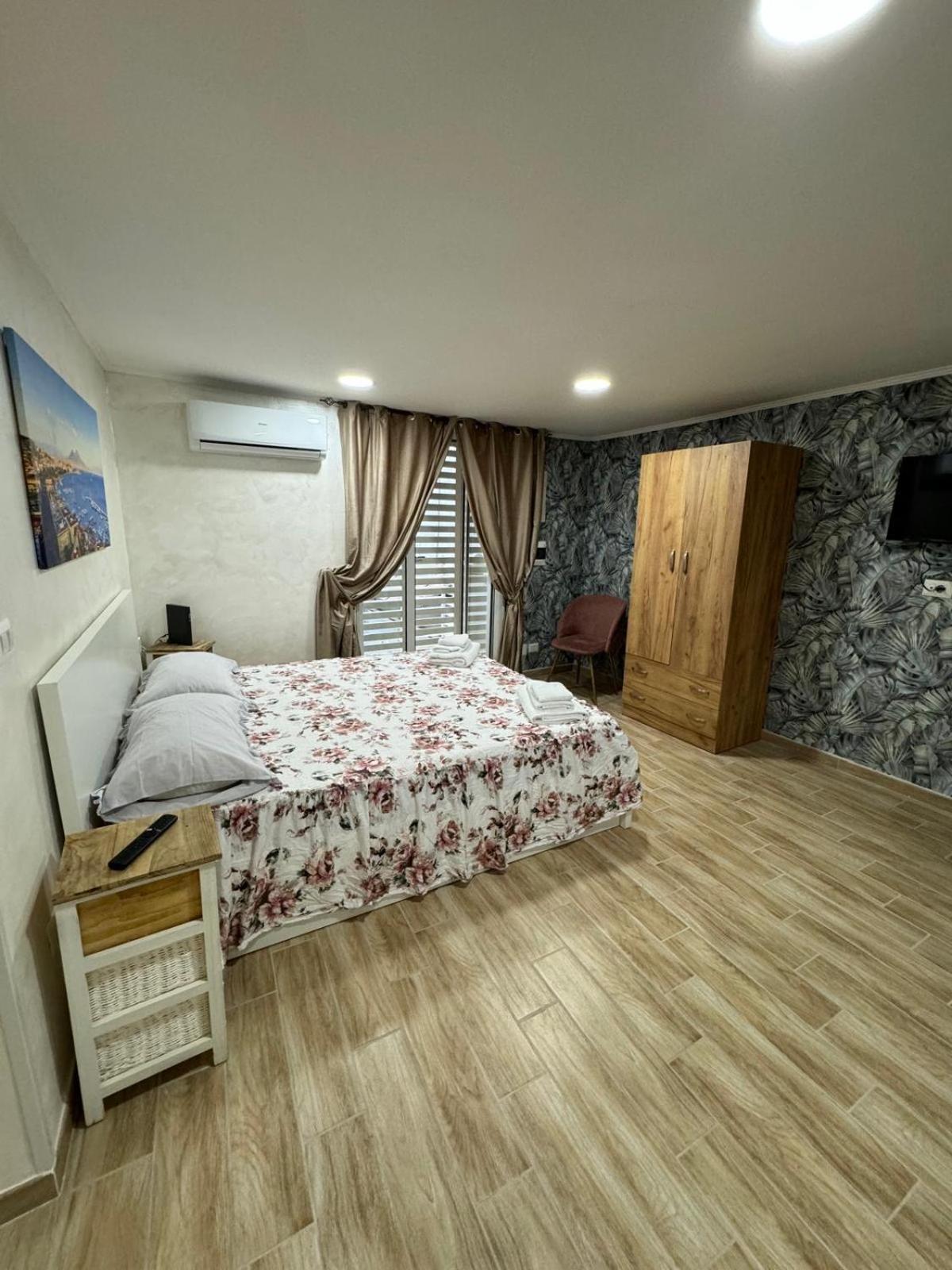Appartamento Spezzano House Napoli Esterno foto