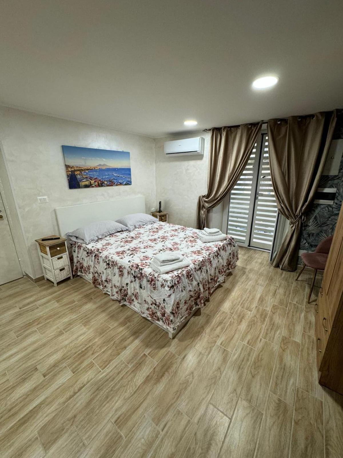 Appartamento Spezzano House Napoli Esterno foto