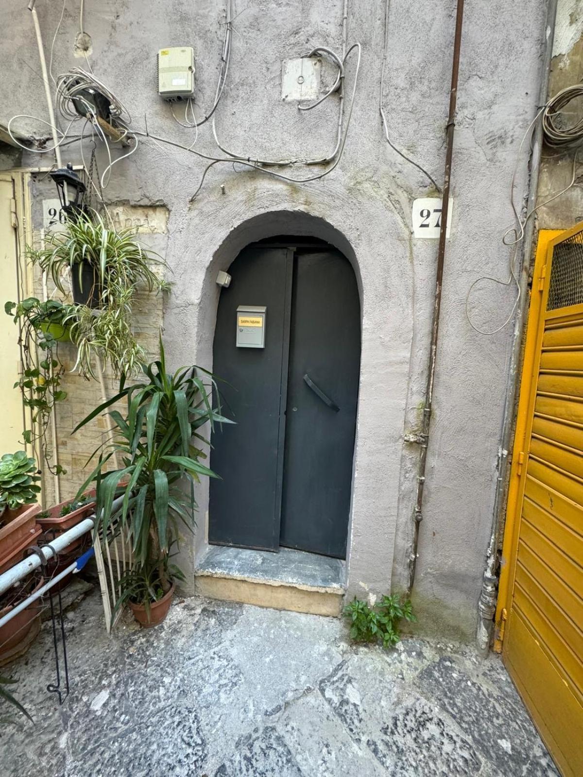 Appartamento Spezzano House Napoli Esterno foto